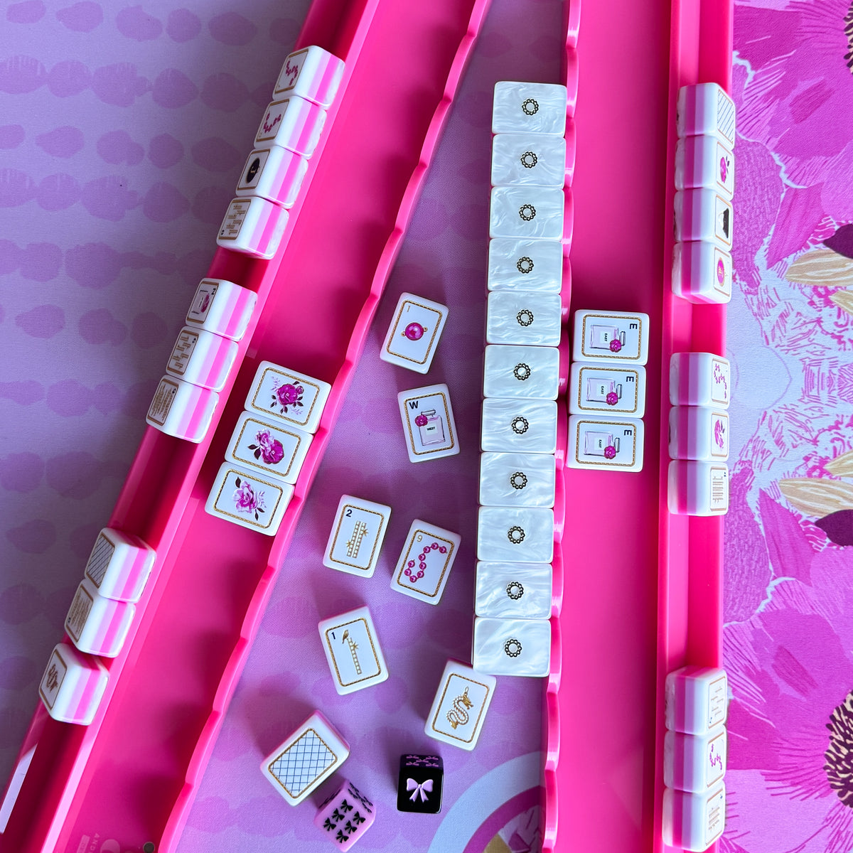MAHJenta Pink Acrylic Mahjong Rack Set — Scalloped Pushers